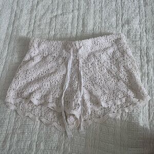 Medium (7-9) NOBO White Floral Shorts